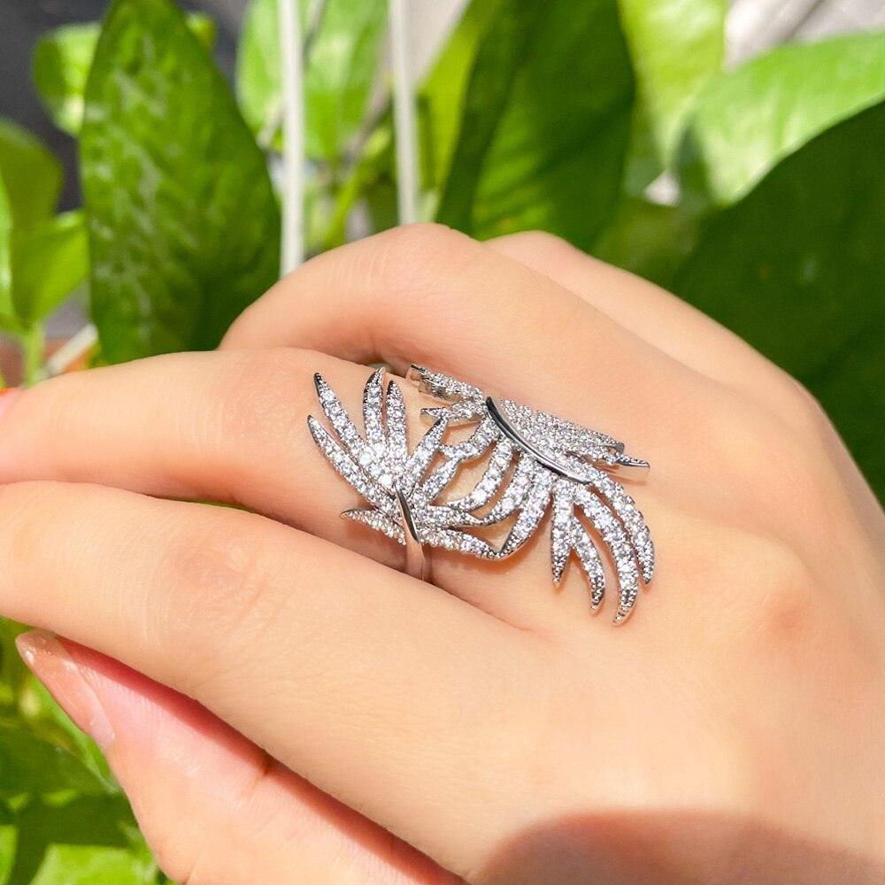 1 Carat Diamond Leaf Design Engagement Ring In Platinum